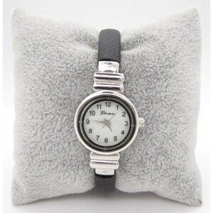 Women Geneva Quartz WR Analog Dial Causal Bangle Round Watch (F498)